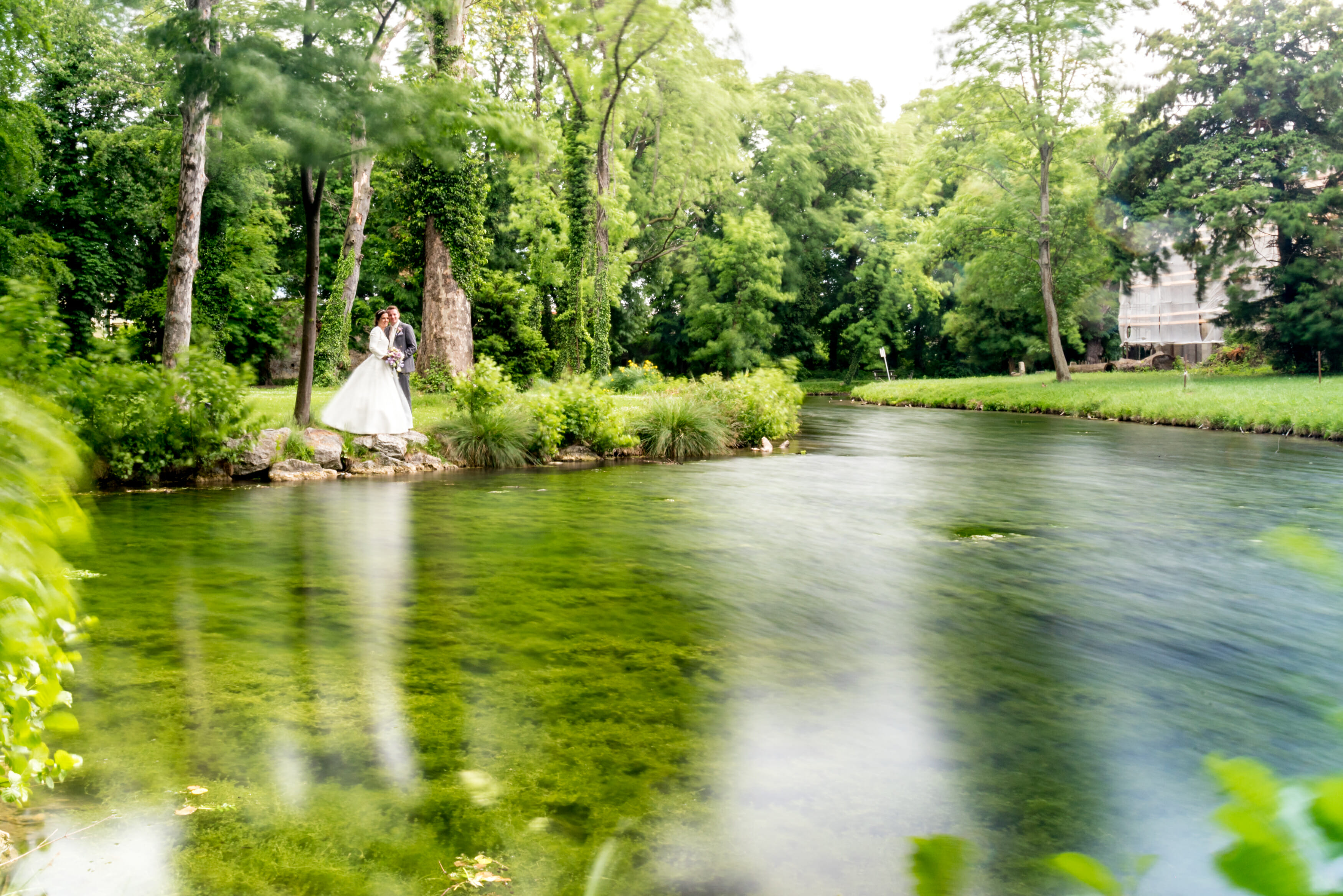 Hochzeitsfoto am Wasser